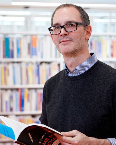 Portraitfoto: Dr. Simon Rettelbach
